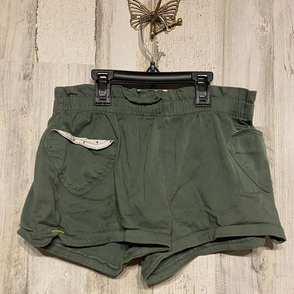 Girls Boden Green Elastic Waistband Heart Pocket Shorts 14Y - Picture 1 of 7